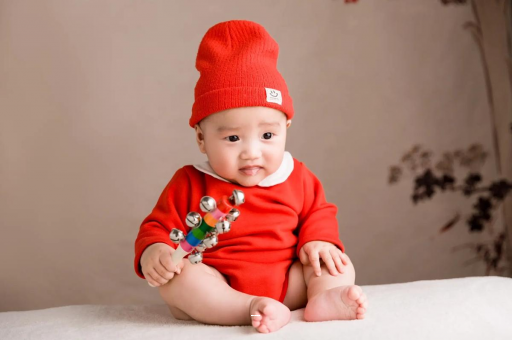 代怀包生男孩机构宝宝什么时候可以坐