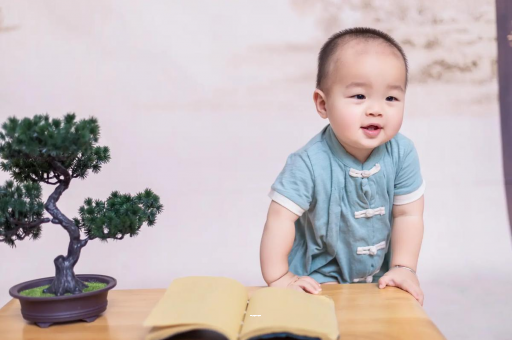 代怀包生男孩机构宝宝爱吐奶是什么原因