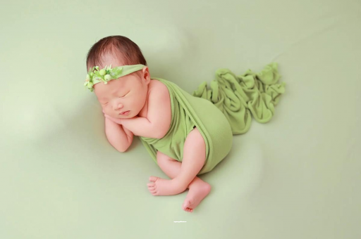 代怀包生男孩机构宝宝趴着睡是积食吗 代怀包生男孩机构宝宝趴着睡是积食吗